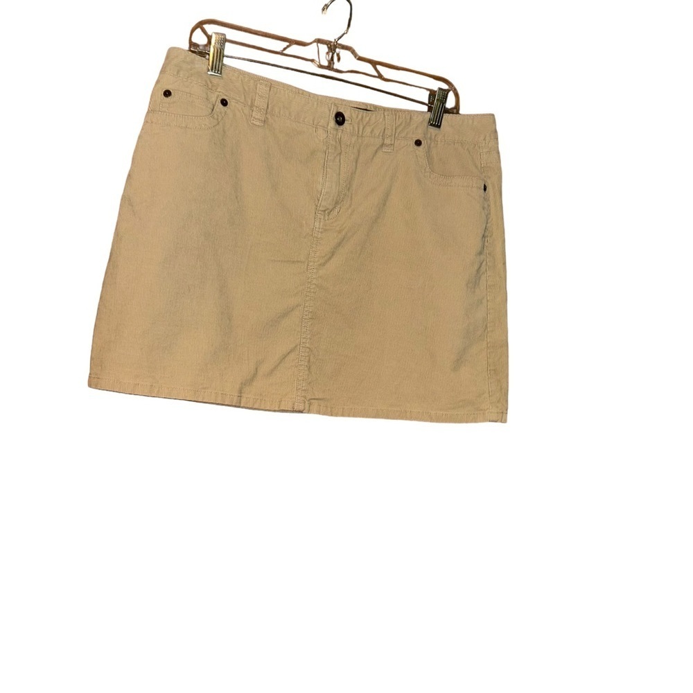 Women Vineyard vines tan corduroy skirt size 12 with pockets ladies